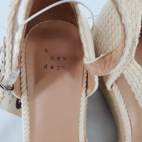 A New‎ Day Women's Size 11 Olivia Rounded Toe Espadrille Wedge Pumps Cream New - Picture 6 of 7